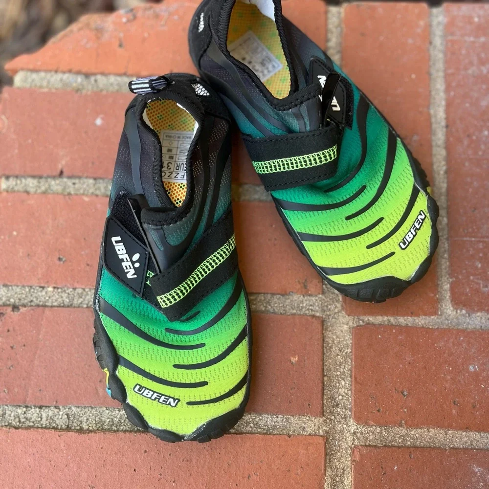 ❌UBFEN‎ Vibrant Green and Black Outdoor Shoes
